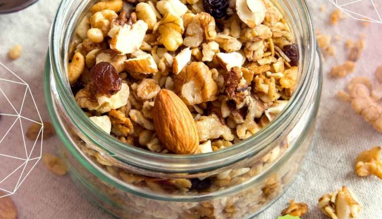 Descubra se a granola engorda e quais seus benefícios